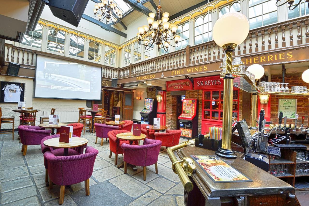 The Royal Victoria And Bull Hotel Dartford Exterior photo